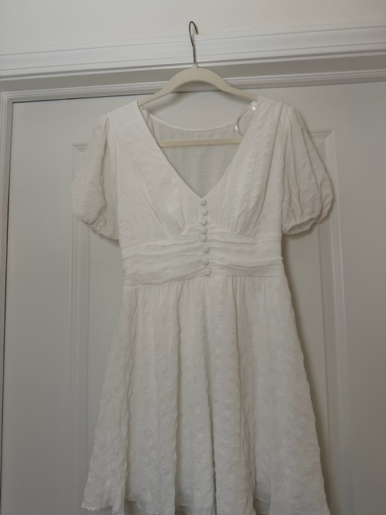 Dresses & Skirts - Classic White V-Neck Puff Sleeve Dress